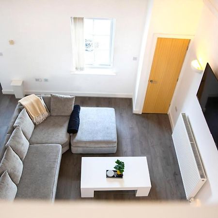 Large Unique 2 Bedroom Duplex Apartment With Private Parking & Free Wifi - Vat Qualifying By Amazing Spaces Relocations Ltd วอร์ริงตัน ภายนอก รูปภาพ