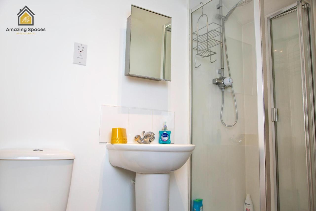 Large Unique 2 Bedroom Duplex Apartment With Private Parking & Free Wifi - Vat Qualifying By Amazing Spaces Relocations Ltd วอร์ริงตัน ภายนอก รูปภาพ