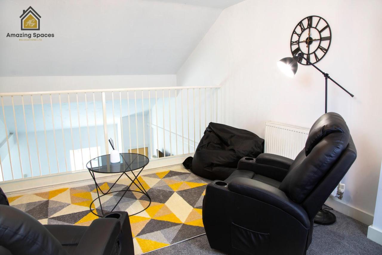 Large Unique 2 Bedroom Duplex Apartment With Private Parking & Free Wifi - Vat Qualifying By Amazing Spaces Relocations Ltd วอร์ริงตัน ภายนอก รูปภาพ