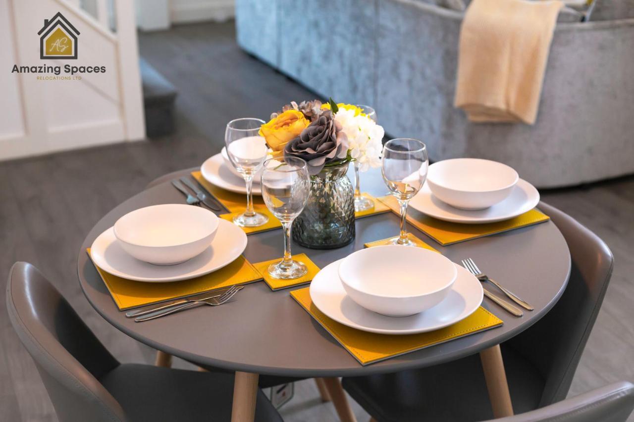 Large Unique 2 Bedroom Duplex Apartment With Private Parking & Free Wifi - Vat Qualifying By Amazing Spaces Relocations Ltd วอร์ริงตัน ภายนอก รูปภาพ