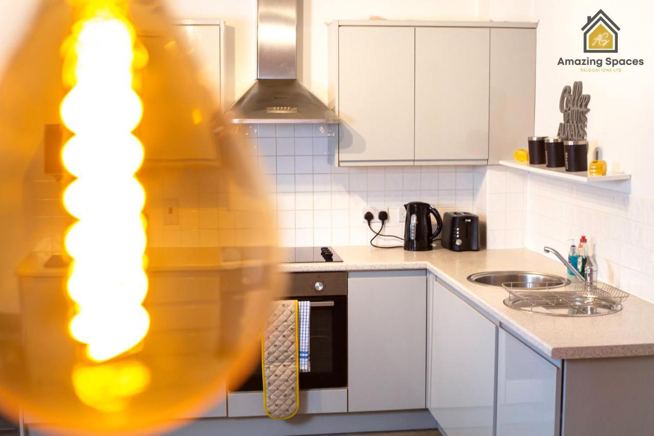 Large Unique 2 Bedroom Duplex Apartment With Private Parking & Free Wifi - Vat Qualifying By Amazing Spaces Relocations Ltd วอร์ริงตัน ภายนอก รูปภาพ